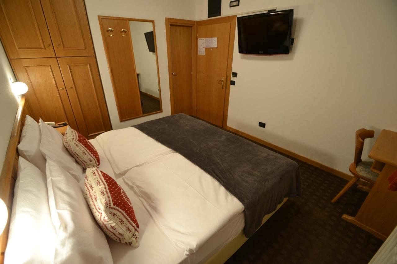 Hotel Piccolo Tibet Livigno Bagian luar foto