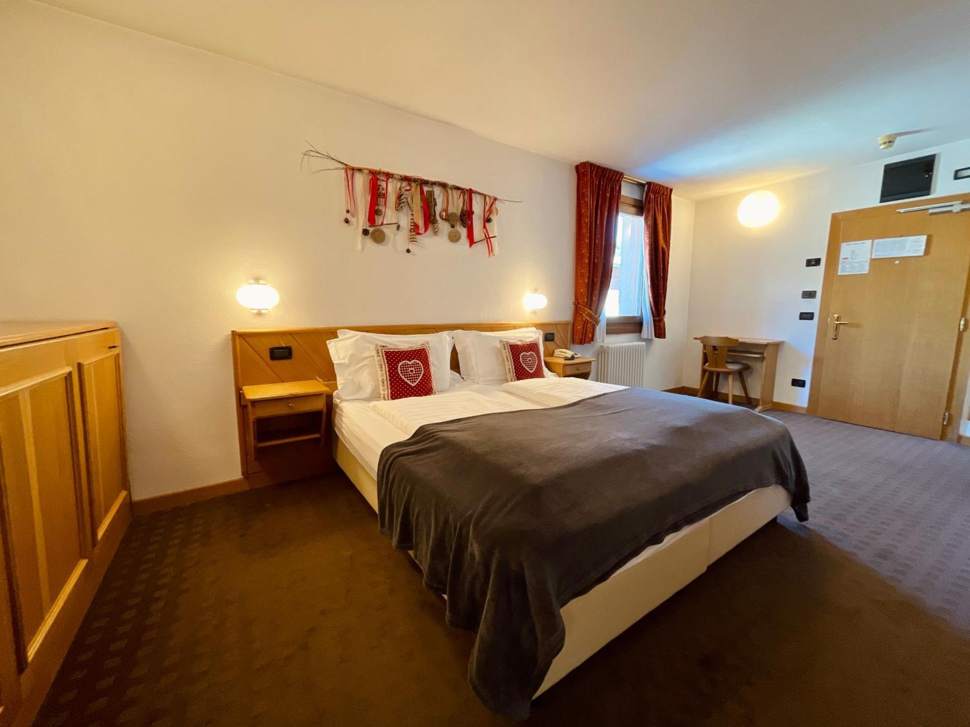 Hotel Piccolo Tibet Livigno Bagian luar foto